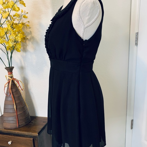 F-21 dress with ruffled front and petaled collar - Picture 6 of 14